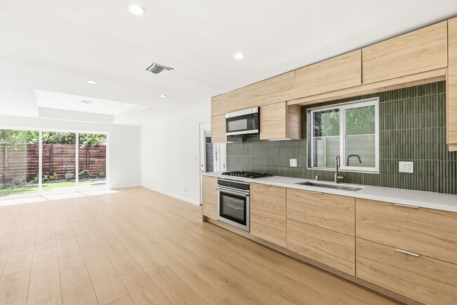 Photo - Beautiful modern 3 Bed + 2 Bath House