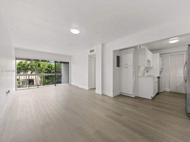 Building Photo - 13870 SW 62nd St Unit 204