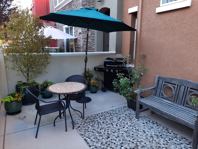 Sitting area outside - 1764 Camino Real Way