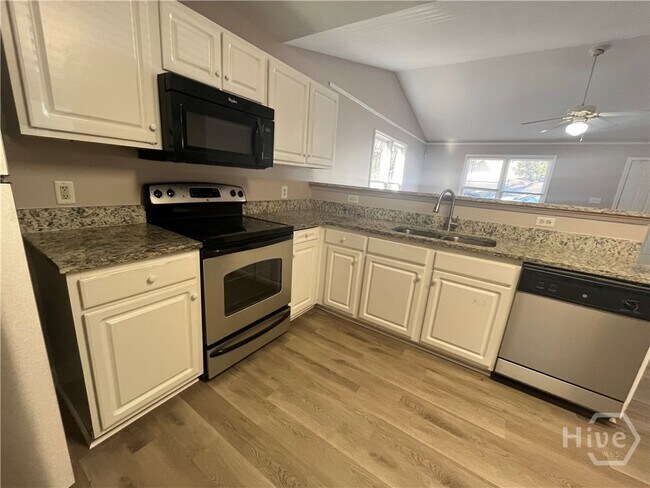 Photo - 100 Fair Oaks Dr