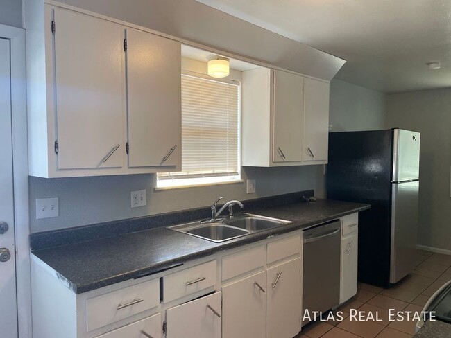 5 Bedroom, 2 Bath in Arvada!!! - 5 Bedroom, 2 Bath in Arvada!!! Apartment