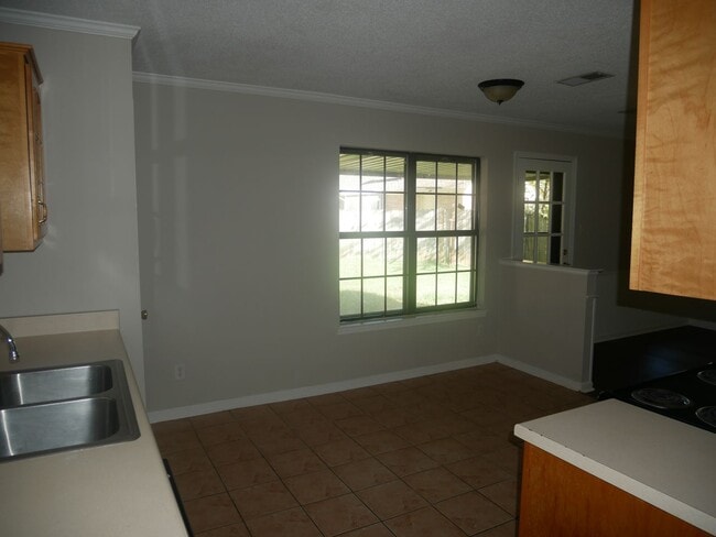 Photo - 850 Pinestone Pl