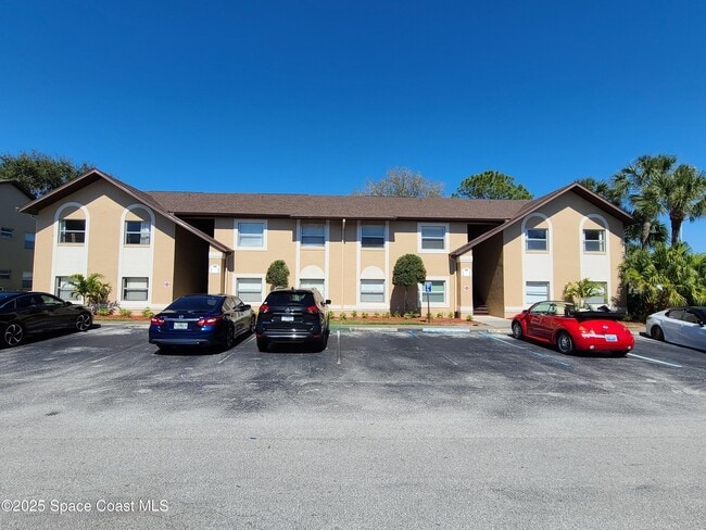 Building Photo - 100 Summer Pl Unit 7