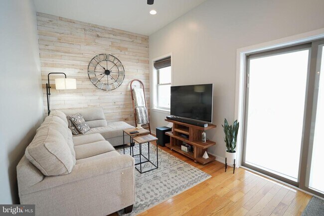 Photo - 341 Cantrell St