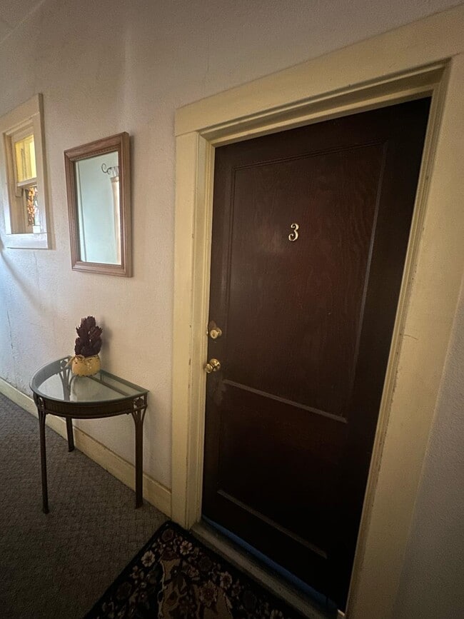 Building Photo - 517 Sullivan St