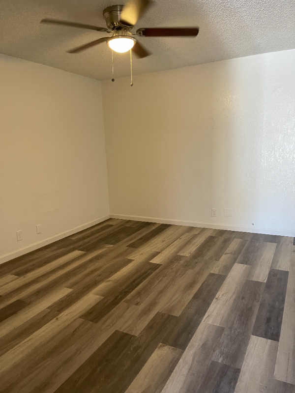 Building Photo - 220 W 9th St Rental