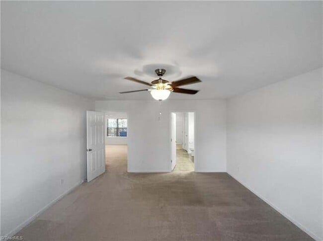 Photo - 2102 Longburn Dr