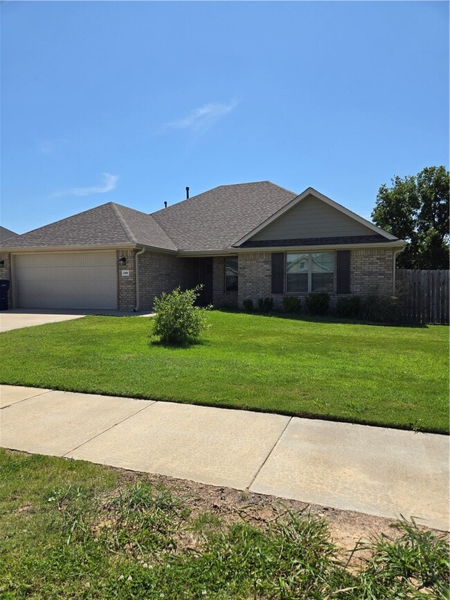 Building Photo - 2400 N Kathryn Ln