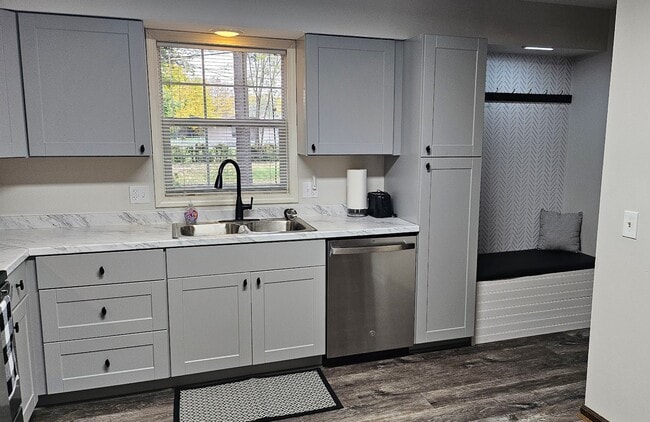 Photo - 2406 Roxbury Rd