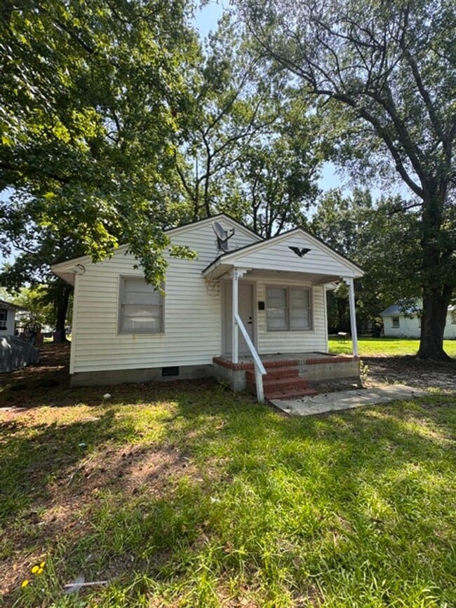 Building Photo - Coming Soon! Newly Renovated 2 Bedroom 1 Bath Home in Wilson
