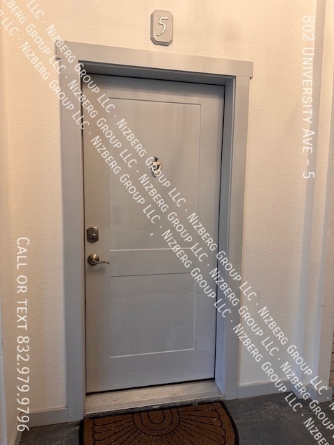 Building Photo - 802 University Ave Unit 5