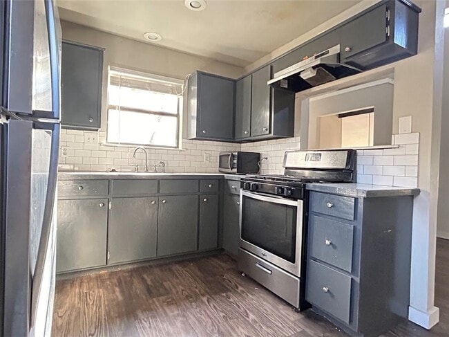 Photo - 968 N Lewis Ave