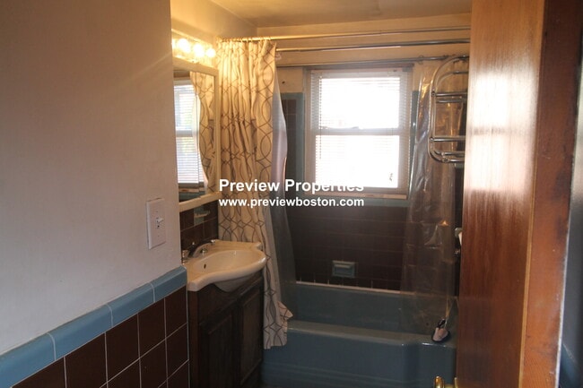 Building Photo - 14 Caltha Rd Unit 1P