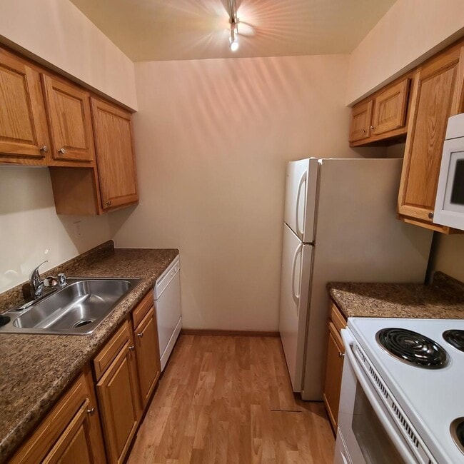 Photo - Country Village Apartments