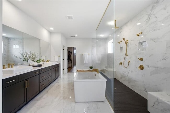 Photo - 4510 Hawthorn Cir