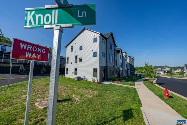 Photo - 1521 Knoll Ln