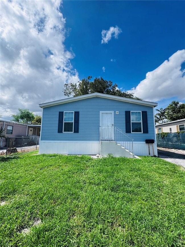 Building Photo - 13481 SW 8th St Rental