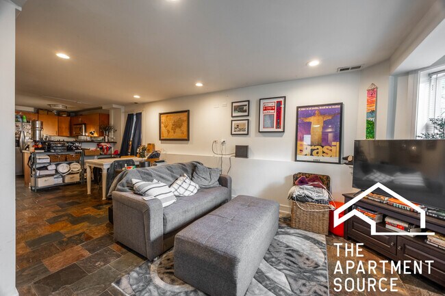 Photo - 3023 N Oakley Ave Unidad GDN