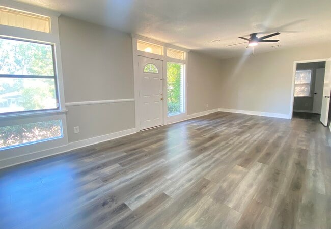 Photo - 2140 Silverdale Rd