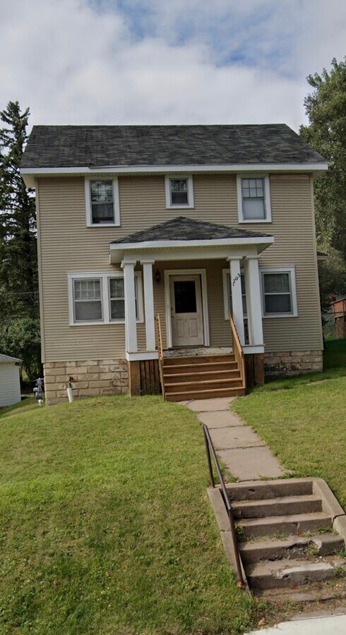 1703 E 8th St Rental For Rent In Duluth Mn Forrent Com