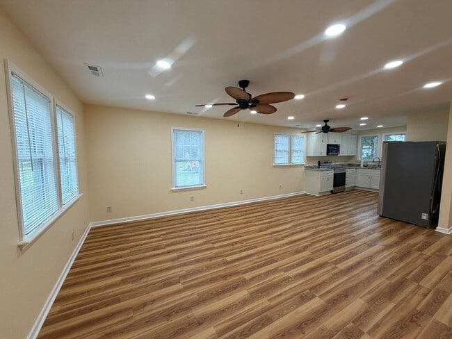 Photo - 705 Canal Dr