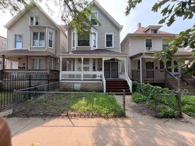 Building Photo - 2879 E 77th St Unit 2