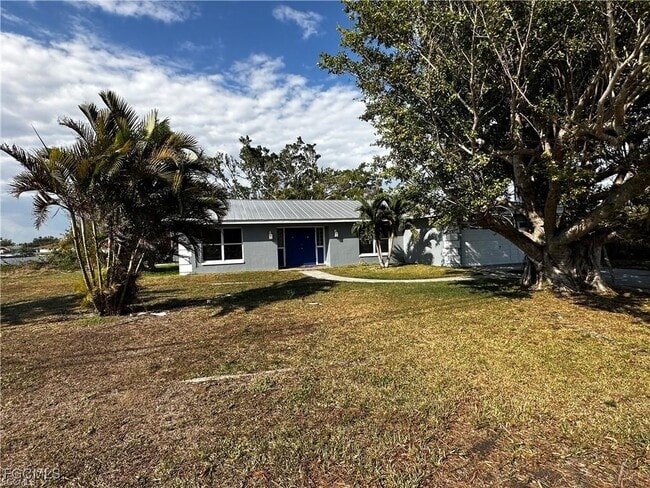 Building Photo - 1521 SE 1st Terrace