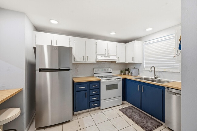 Building Photo - 2181 Woolbright Rd Unit N106