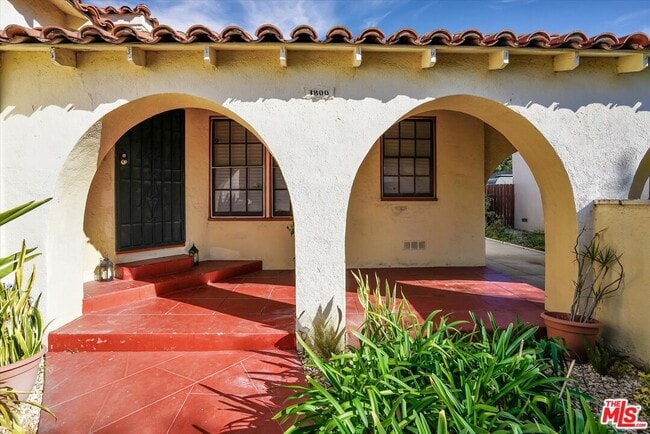Photo - 3800 Roxton Ave