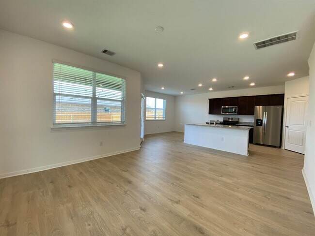 Photo - 225 Saide St
