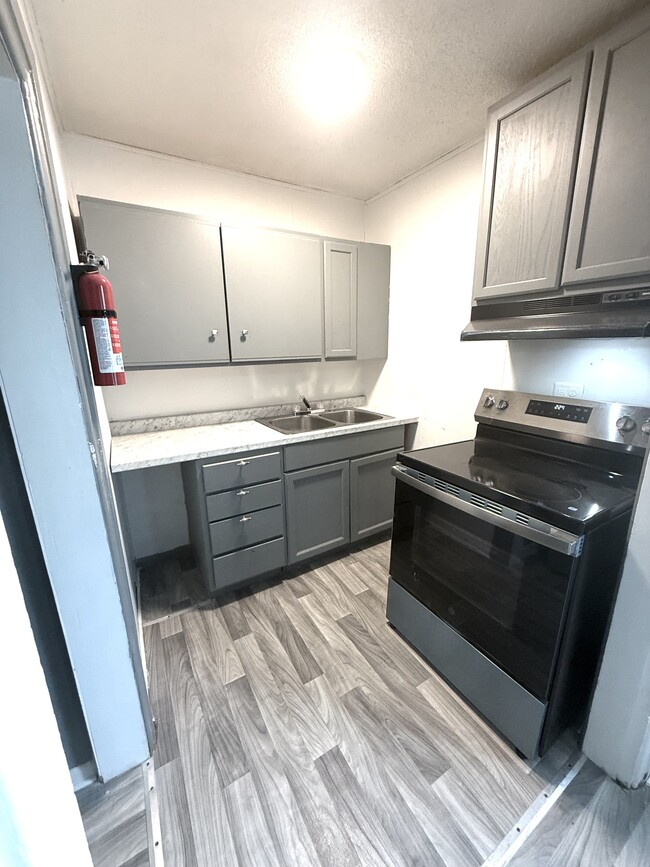 Building Photo - 820 Avenue F Unit 1C
