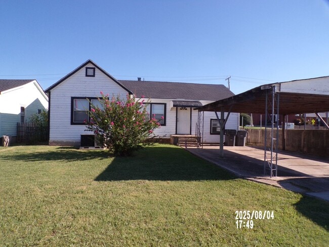 Building Photo - centrally located, pets negotiable with ow... Rental