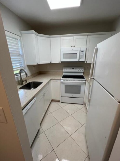 Photo - 540 SE 2nd Ave Unidad J4