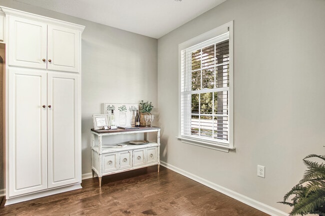 Photo - 564 Deerchase Ct