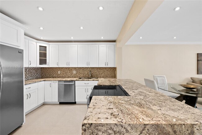 Photo - 329 SE 3rd St Unidad 103S