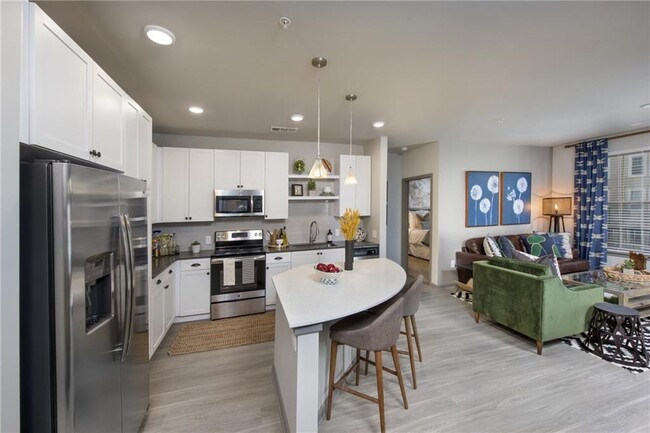 Building Photo - 6919 Peachtree Dunwoody Rd Unit 230 Rental