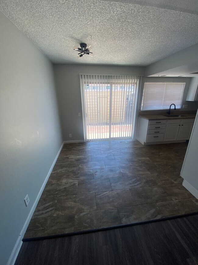 Photo - Renovated 3 bed, 2.5 bath Townhome in Aurora