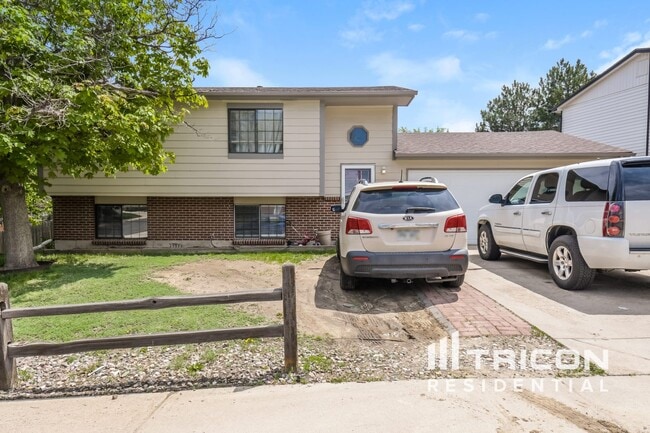Building Photo - 10612 Bellaire St Rental