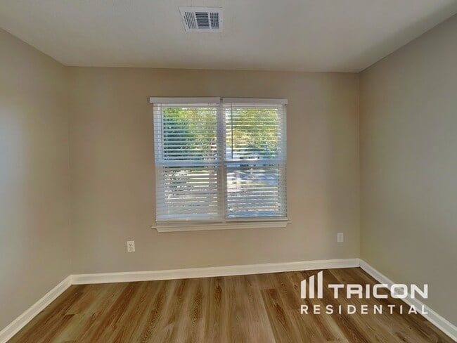 Photo - 2121 Serenity Dr NW