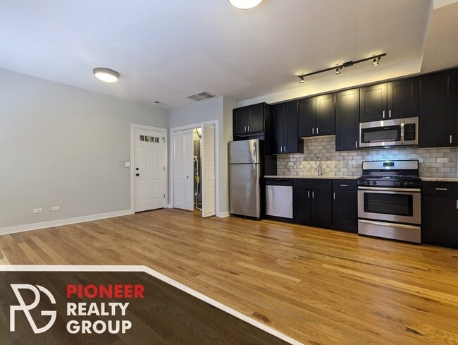 Building Photo - 2203 W Eastwood Ave Unit 3 Rental
