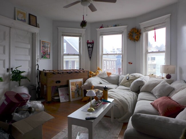 Building Photo - 12 Cherokee St