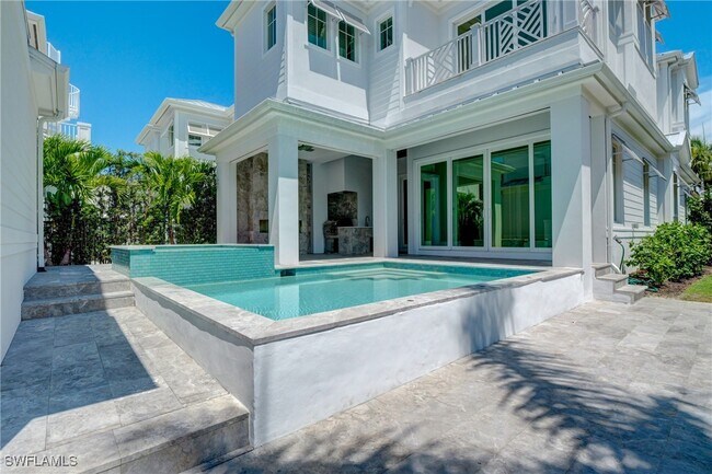 Photo - 888 10th Ave S