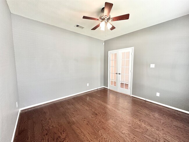 Photo - 25323 Lisburn Dr