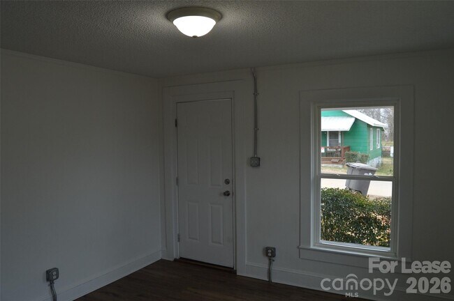 Photo - 709 S Elm St