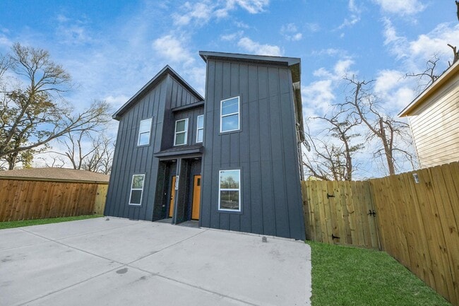 Photo - 8015 Elbert St