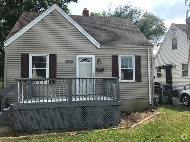 Building Photo - 3 bed / 1 bath, North side single family r... Rental
