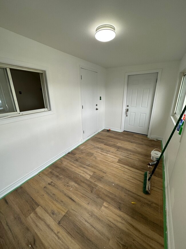 Building Photo - Mini Townhome 2 bed 1 Bath Unit 1