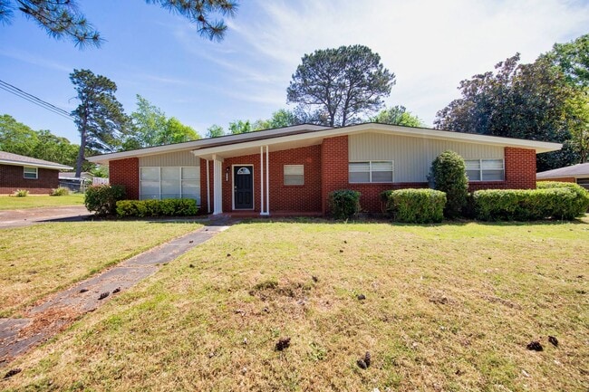 Photo - ** 3 bed 2 bath located in Dalraida **Call...
