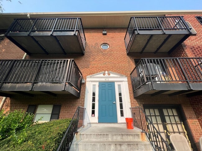 Building Photo - Gorgeous 2 Bed 1 Bath Condo with Private B... Unit 203