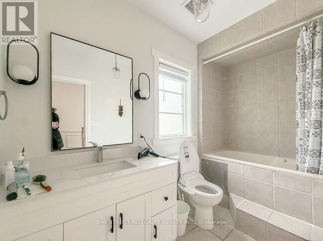 Photo - 275 Estelle Ave